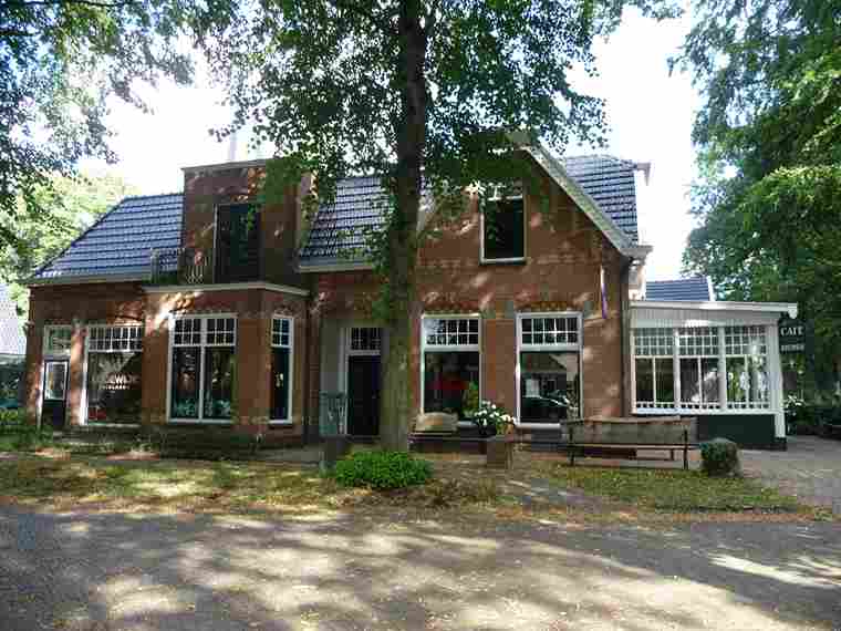 Dj Levaro in Cafe Boschhuis